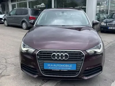 Używany Audi A1 Attraction 86 KM (63 kW) 2011 Czerwony Hatchback