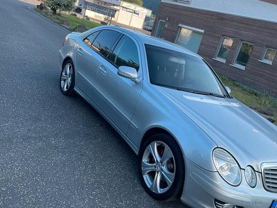 Gebraucht Mercedes E220 170 PS (125 kW) 2007 Silber Limousine