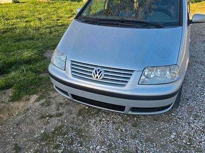 Second-hand VW Sharan 150 CP (110 kW) 2002 Argintiu Monovolum