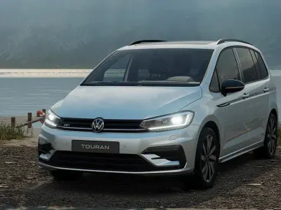 Gebraucht VW Touran Highline 150 PS (110 kW) 2025 Silber Van / Kleinbus