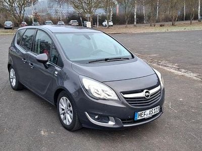 Grau Gebraucht 2017 Opel Meriva Active Van / Kleinbus | 7.990 € (Fairer Preis)
