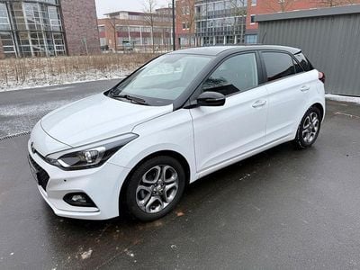 Gebraucht Hyundai i20 Advantage 84 PS (61 kW) 2020 Weiß Kleinwagen