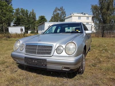 Mercedes E280