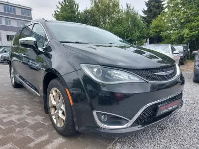 Używany Chrysler Pacifica Limited 291 KM (214 kW) 2017 Czarny Sedan/Limuzyna