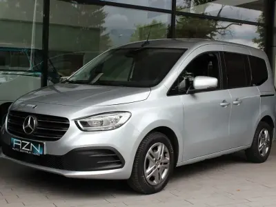 Gebraucht Mercedes T180 Style 116 PS (85 kW) 2023 Helvinsilber Van / Kleinbus
