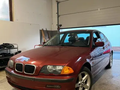 Gebraucht BMW 323 170 PS (125 kW) 1999 Rot Limousine