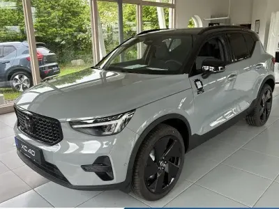 Neu Volvo XC40 Plus 163 PS (119 kW) 2026 Schwarz SUV