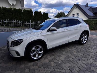 Gebraucht Mercedes GLA220 184 PS (135 kW) 2017 Weiß SUV