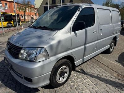 Second-hand Toyota HiAce 117 CP (86 kW) 2008 Argintiu Monovolum