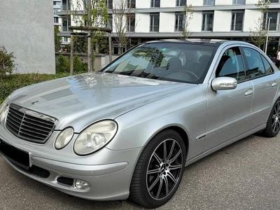 Usata Mercedes E240 2002 Grigio Utilitaria