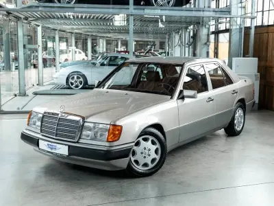 Gebraucht Mercedes 200 118 PS (86 kW) 1991 Silber Limousine