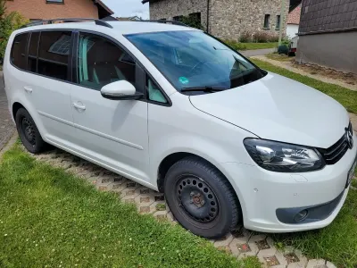 Gebraucht VW Touran Comfortline 140 PS (102 kW) 2013 Weiß Van / Kleinbus