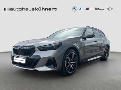 Nuova BMW 550e M Sport 489 CV (359 kW) 2026 Grigio Station wagon