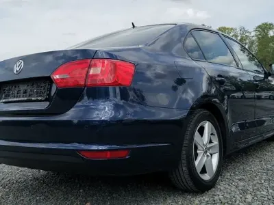 Używany VW Jetta Comfortline 160 KM (117 kW) 2011 Niebieski Sedan/Limuzyna