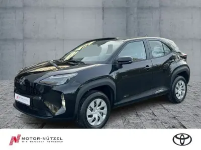Neu Toyota Yaris Cross Business Edition 92 PS (67 kW) 2025 Black mica / ink SUV