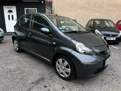 Gebraucht Toyota Aygo 68 PS (50 kW) 2006 Grau Kleinwagen