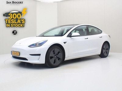 Weiß Gebraucht 2021 Tesla Model 3 Standard Range Limousine | 23.900 € (Fairer Preis)