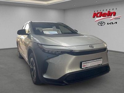 Cosmicsilber metallic Gebraucht 2024 Toyota bZ4X SUV | 35.290 € (Guter Preis)