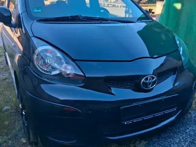 Używany Toyota Aygo 68 KM (50 kW) 2011 Czarny Hatchback
