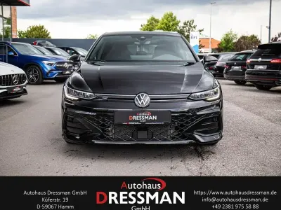 Gebraucht VW Golf VIII R-line 150 PS (110 kW) 2025 Grenadillschwarz metallic Limousine
