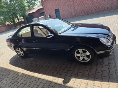 Gebraucht Mercedes E220 150 PS (110 kW) 2002 Schwarz Limousine