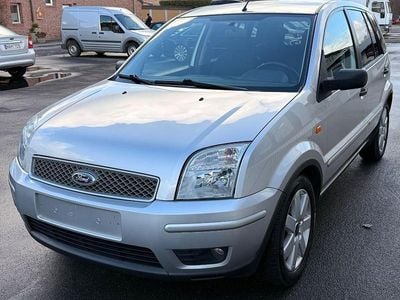 Silber Gebraucht 2004 Ford Fusion Kleinwagen | 3.900 € (Teuer)