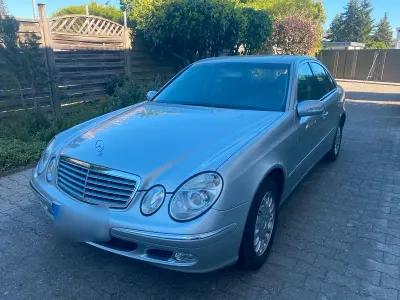 Gebraucht Mercedes E270 177 PS (130 kW) 2002 Silber Limousine