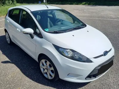 Usata Ford Fiesta Trend 97 CV (71 kW) 2009 Bianco Berlina