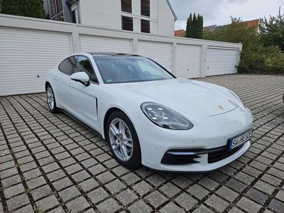Porsche Panamera 4