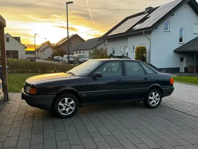 Używany Audi 80 90 KM (66 kW) 1991 Niebieski Sedan/Limuzyna