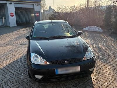 Gebraucht Ford Focus 101 PS (74 kW) 2002 Schwarz Kleinwagen