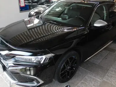 Gebraucht Honda Civic Advance 184 PS (135 kW) 2022 Crystal black pearl (metallic) Limousine