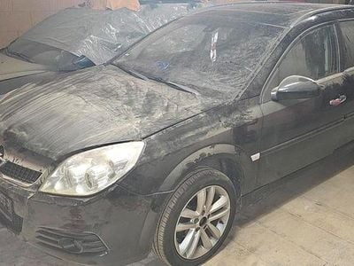 Begagnad Opel Vectra 150 HK (110 kW) 2008 Svart Kombi