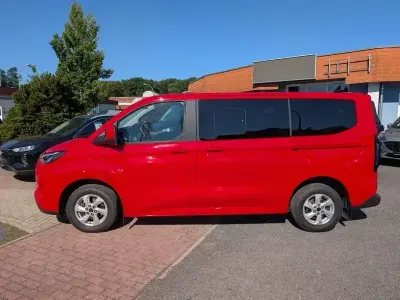 Gebraucht Ford Tourneo Custom Titanium 136 PS (100 kW) 2025 Race red Van