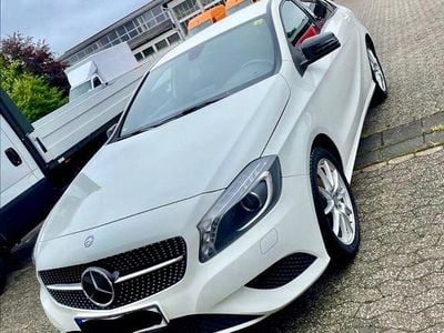 Gebraucht Mercedes A180 Urban 122 PS (89 kW) 2013 Weiß Limousine