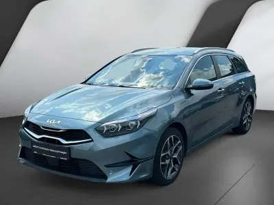 Gebraucht Kia Ceed Sportswagon Spirit 136 PS (100 kW) 2023 Yucca stahlgrau met. Kombi