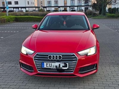 Gebraucht Audi A4 Comfort 190 PS (139 kW) 2019 Blau Limousine
