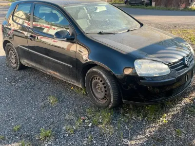 Używany VW Golf V 70 KM (51 kW) 2004 Czarny Hatchback