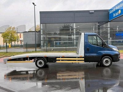Blau Gebraucht 2016 Iveco Daily Limousine | 14.000 €