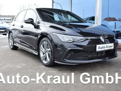 Gebraucht VW Golf VIII R-line 150 PS (110 kW) 2022 Deep black perleffekt Limousine
