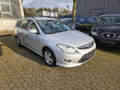 Silber Gebraucht 2011 Hyundai i30 Classic Kombi | 2.990 € (Fairer Preis)