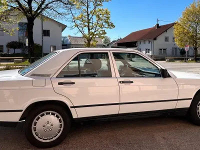 Gebraucht Mercedes 190 122 PS (89 kW) 1988 Weiß Limousine