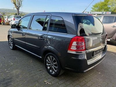 Second-hand Opel Zafira Edition 140 CP (102 kW) 2010 Gri Monovolum