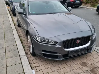 Gebraucht Jaguar XE 180 PS (132 kW) 2017 Grau Limousine