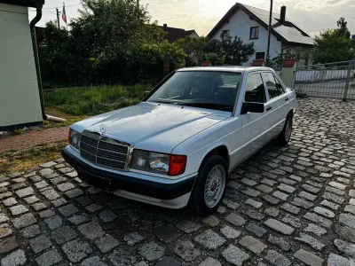 Używany Mercedes 190 118 KM (86 kW) 1990 Biały Sedan/Limuzyna