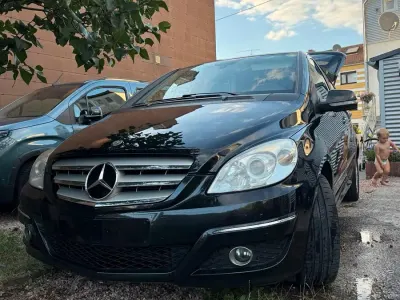 Gebraucht Mercedes B180 109 PS (80 kW) 2010 Schwarz Van / Kleinbus