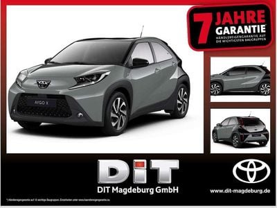 Neu Toyota Aygo 72 PS (52 kW) 2025 Urban khaki / night sky black Kleinwagen