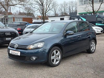 Gebraucht VW Golf VI Team 105 PS (77 kW) 2010 Blau Kleinwagen