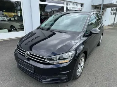 Gebraucht VW Touran Comfortline 150 PS (110 kW) 2020 Deep black perleffekt Van / Kleinbus