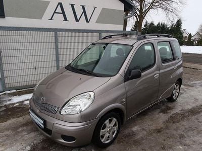 Grau Gebraucht 2003 Toyota Yaris Verso Sol Van / Kleinbus | 2.480 € (Guter Preis)